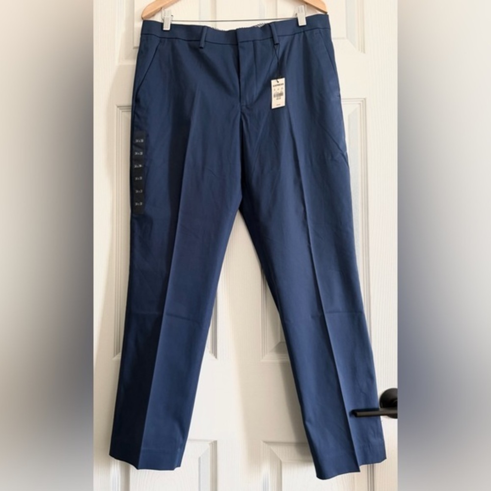 NWT Express Men's Navy Chinos
Size 34/30